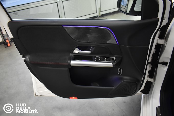 MERCEDES-BENZ B 180 d Automatic Premium